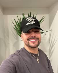 Comenta tus 5 canciones favoritas de mi , En 5 comentarios diferentes 🎶👀🖤