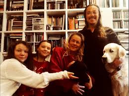 See full list on biography.com Greta Thunberg So Krass Wurde Die Schulerin 16 Fruher Gemobbt Express De