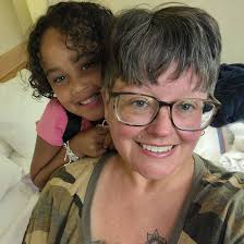 Is it safe for a solo parent to travel with a kid