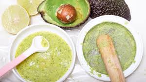 Pada bulan keenam, hampir semua bayi siap untuk mencoba makanan pendamping. Lebih Baik Mana Bubur Bayi Disaring Atau Diblender Kumparan Com