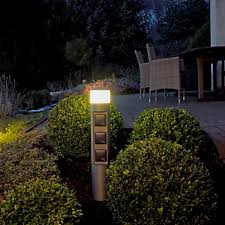 Hier werden alle schönen ideen für eine beleuchtung im garten für euch gesammelt. Designer Gartenbeleuchtung Gartenlampen Kaufen Bei Light11 De