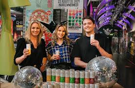 Her birthday, what she did before fame, her family life, fun trivia facts, popularity rankings, and more. Findyoursoundsedm News Music News Music Releases Festival Eventsid T And Monica Geuze Take Interest In Hard Seltzer Start Up Stelz