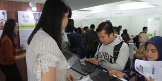 Sebelum mencari pekerjaan, anda harus menyiapkan beberapa persyaratan untuk melamar. 7 Contoh Surat Lamaran Kerja Agar Dilirik Perusahaan Impian Merdeka Com