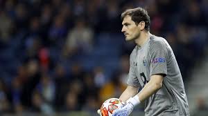 Nach einer behandlung im krankenhaus geht es ihm wieder besser. Iker Casillas Erleidet Herzinfarkt So Reagieren Buffon Ozil Und Co Eurosport