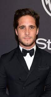 Diego boneta regresará al icónico rol de luis miguel, en esta ocasión interpretando al cantante en dos líneas de tiempo diferentes, informó rodrigo mazón, vicepresidente de adquisición de contenido. Diego Boneta Imdb