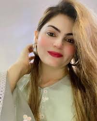 Radiating confidence, one smile at a time. 💖 ……. …….. ……….. ……………  #SelfLove #EmpoweredWomen”#makeup #dressup #picoftheday #picture  #humairaarray “EmbraceTheGlow #OwnYourStory #FierceAndFabulous”#ramadan  #iftar #iftargram #skincaretips