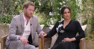 Baby sussex was all wrapped up in a white blanket (an ivory shawl by gh hurt. Prince Harry Meghan Markle Reveal They Re Expecting A Girl