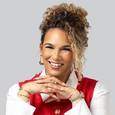 Lisa Colvin's Instagram, Twitter & Facebook