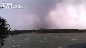 texas tornadoes video shows twister