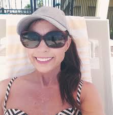 What time does the parking lot at the base of the incline fill up