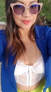 Kelly Coll's Instagram, Twitter & Facebook