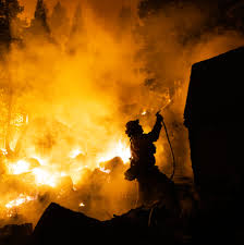 The latest on the caldor fire burning in el dorado. N3wz4b3mtxj Sm