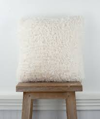 This free knit pattern is great for beginners looking to make their first project. Free Pattern Alert Knit A Fun Faux Fur Pillow Knithacker