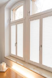 Plissee Fenster Altbau Kerzen Macht Euer Zuhause Schoner Mit Unseren Plissees Altbau Gardinen Altbau Fenster Altbau Modern