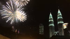 New Year S Eve Countdown 2016 Magnificent Fireworks At Twin Tower Klcc Kuala Lumpur Malaysia Youtube