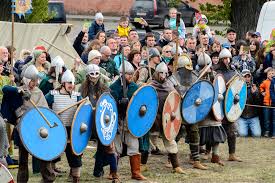 Discover more posts about vikinger. Arkaeolog Vikinger Kaempede Ikke Bag Mure Af Skjolde