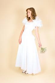 Überzeuge dich bei deinem persönlichen anprobetermin von der einzigartigen qualität und den tollen designs unserer einzigartigen brautkleider. Vintage Brautkleid 90er Jahre Helena Oma Klara