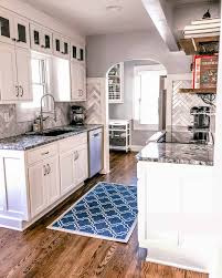 How to organize a small kitchen without a pantry a pantry's importance in the kitchen has increased of late and that has made this topic even more catchy and interesting to discuss. How To Organize A Small Kitchen Inquiring Chef