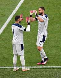 Euro 2020 Fans Hail Class Act Roberto Mancini As Italy Boss Subs On Keeper Sirigu After His Own World Cup Heartbreak Future Tech Trends