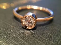 Minimal Sade Rose Altin Pirlanta Tektas Yuzuk Tasarim Tek Tas Yuzuk Zarif Ve Farkli Evlilik Teklifi Yuzugu Modern And Minimal Engagement R Yuzuk Alyans Taki
