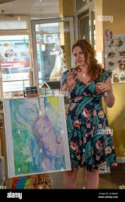 Nadia Marina Bramati, Malerin, Rilana Rentsch, Inhaberin, Katzentempel,  Vernissage, Katzenbilder, 3-jähriges Jubiläum, Hamburg, 31.07.2020 Stock  Photo - Alamy