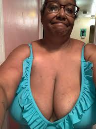 Hrrrmmm..Cheryl's box comes in multi sizes now. Should I order the XL :D