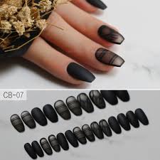 Bevor sie ihre nägel lackieren müssen sie mit der feile vorbereitet werden (quelle: Matte Nagel Mit Muster Matte