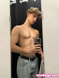 valentin.mehinagic  valsplace Фото з просочення OnlyFans (оголена) 46 -  Nudogram v2.1