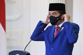 Video ini muncul di tengah upaya pemerintah menggencarkan pemahaman 3m kepada masyarakat yaitu memakai masker. Jokowi Minta Masyarakat Jauhi Kerumunan Republika Online