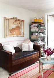 17 Stunning Ways To Decorate With A Brown Sofa Shabby Chic Decor Living Room Living Room Leather Leather Living Room Set