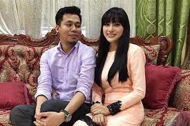 Mohd nadzri bin zainal abidin atau lebih dikenali sebagai jep sepahtu (lahir 9 april 1985) merupakan seorang pelawak, pelakon, pengacara dan penyampai radio tersohor di malaysia. Jep Sepahtu Belum Bersedia Untuk Kahwin