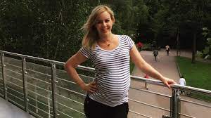 Profitänzerin isabel edvardsson (38) und ihr ehemann marcus weiß (46) werden wieder eltern. So Verlor Let S Dance Isabel Edvardsson 15 Schwanger Kilos Promiflash De