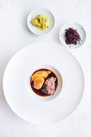 Sauerbraten Von Kalbsbackchen Mit Pommes Dauphin Hiffenmark Rotkohl Und Ingwer Birnen Sauerbraten Rezepte Essen Und Trinken
