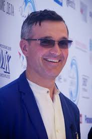 И хотя он снялся сравнительно в небольшом количестве фильмов, его появления на экране ждет большое количество зрителей. Beroev Egor Vadimovich Vikipediya