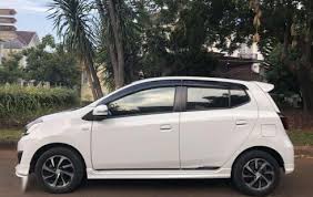 Hal itu tentu tidak lepas dari berbagai varian warna yang diwarkan seperti warna silver merah hitam putih bahkan grey. Daihatsu Ayla R 2017 125897
