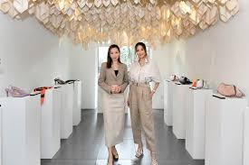 Koleksi jam tangan terbaru bonia boleh didapati di butik jam tangan ternama, solar time™. Bonia S Linda Chen And Scha Alyahya Interview Each Other For New Raya Collaboration Options The Edge