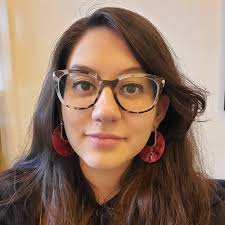 Liz Quinones's Instagram, Twitter & Facebook