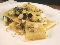 Pasta Con Seppie Zucchine E Granella Di Nocciole Ricette Zucchine Pasta