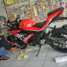 Tanaman buah sosis di pinggir lapangan sebagai peneduh parkir mobil (salatiga). Haris Helm Sticker 2 Salatiga Posts Facebook