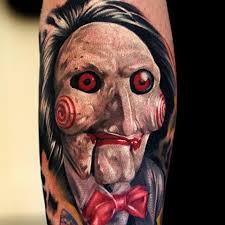 Sangrienta , divertida y hracioso para las personas maniaticas q les gusta ver gente morir Tatuaje Muneco De El Juego Del Miedo Fotos De Tatuajes