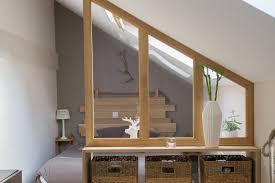 Une Verriere Pour Plus De Luminosite En Sous Pente Parfait Pour Creer Un Espace Dressing Meme Dans Une Idee Deco Appartement Deco Maison Amenagement Chambre