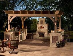 Grillkamin Bauen Diese Tipps Werden Sie Bei Der Planung Grillplatz Im Garten Design Fur Aussenkuche Pergola Holz