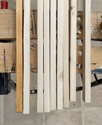 Diy 14 Une Tete De Lit En Tasseaux A Faire Soi Meme Mon Tout Mon Toit Decoration Architecture Interieure Et Tete De Lit Tasseau Tasseau Tete De Lit Bois