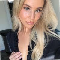 Shannon Cassidy's Instagram, Twitter & Facebook