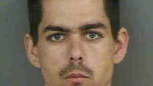 Florida tow truck driver runs from law, dragging car behind, police say