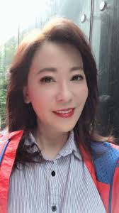 況明潔- 上完momo火速回棚變臉，轉換「許明鳳」模式！一切順利✌️ 也祝福大家今天顺利平安😊