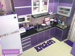 Kombinasi warna ungu dengan warna putih menjadi pilihan paling pas, perpaduan yang melahirkan tampilan yang simpel, cantik dan tidak membosankan. Inspirasi Dapur Ungu Sederhana Adseneca