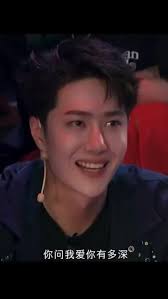 BEFORE XIAO ZHAN PERFORMANCE TOMORROW, HERE IS YIBO HUMMING TO THE SAM...