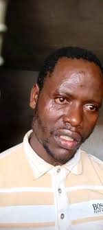 Poliisi e Kyabakuza mu Masaka ekutte omuvubuka agambibwa okwenyigira mu  ttemu mwebattidde omuvuzi wa Booda booda amanyiddwa nga Simon abadde  avugira ku stage ye Nyendo mu Lwebitakuli. Simon baakubye ennyondo piki piki