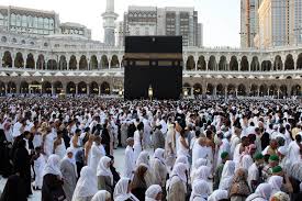 Waktu pelaksanaan umrah sepanjang tahun sementara haji hanya pada bulan bulan tertentu saja yakni dzulhijjah. Rukun Haji Pengertian Hukum Jenis Syarat Wajib Sunah